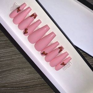 Press on nails